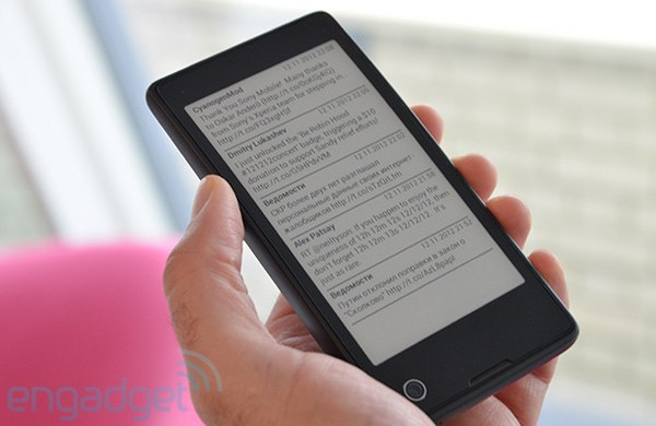 俄罗斯Yotaphone双面手机 机背200万像素电子