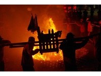 神明過新年！馬祖擺瞑祭神轎「靈動」　人只能被拖著走