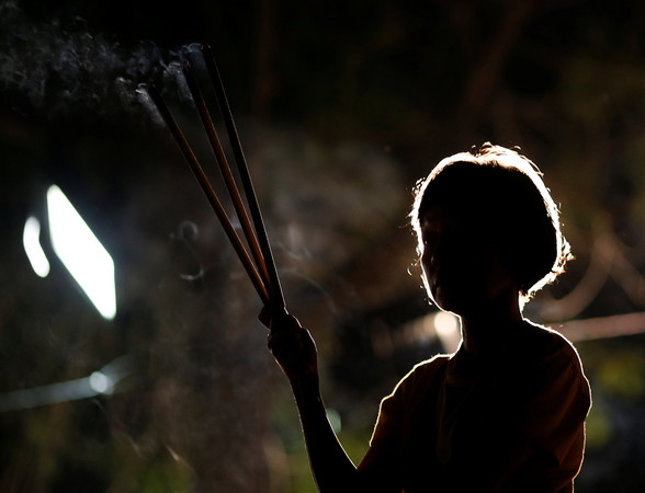 婴灵缠身?女老师请道士作法求复合 被骗「超渡