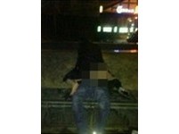 醉女硬上男路人？　成都「震橋門」警要查