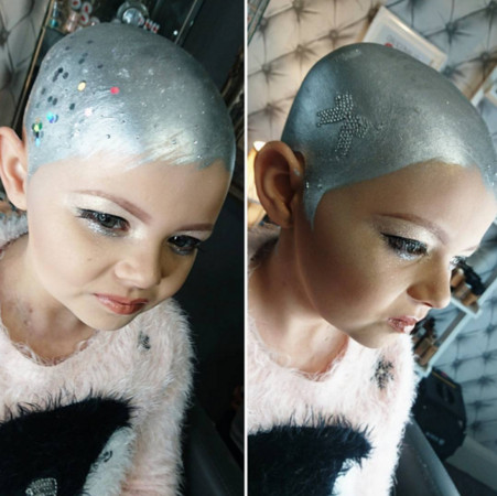 8岁罹癌女孩模仿光头造型 超模卡拉:她是我的英雄!