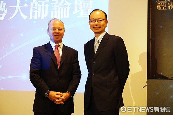 左為安聯集團首席經濟學家麥可海斯（Michael Heise），右為台灣經濟研究院景氣預測中心主任孫明德。（圖／記者官仲凱攝）