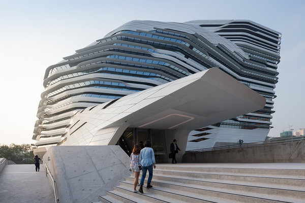 追忆建筑女王zaha hadid在亚洲舞动的曲线建筑