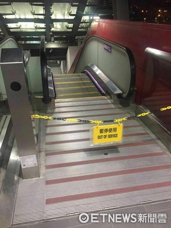 ▲機捷Ａ18站遇雨電扶梯就故障，戶外銜接通道遮雨功能不佳。（圖／機捷Ａ18站通勤族提供）