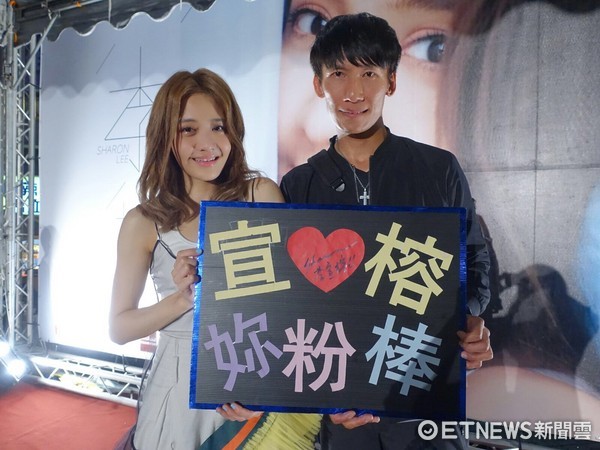 ▲▼李宣榕苦熬10年举行签唱会泪崩。（图／宝丽来国际<a href=