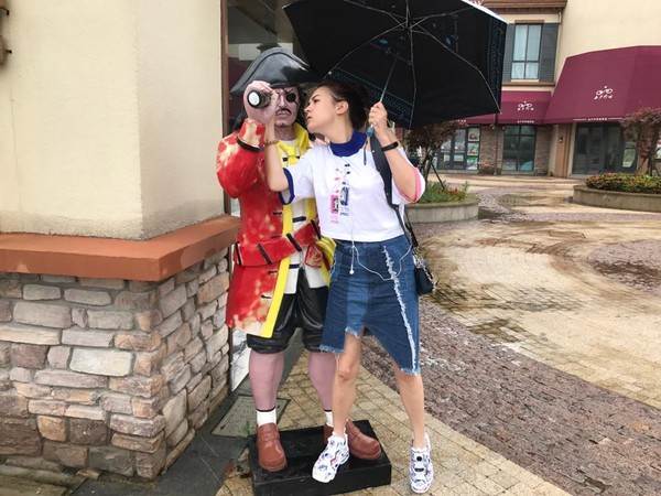 ▲张榕容拍搞笑情境照。（图／翻摄自张榕容脸书）