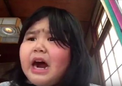 恶心!慎入!用力一挤 30年黑头粉刺「爆浆」 | E