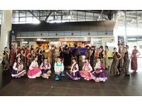光華學生創意旗袍走秀　高鐵台南站添時尚