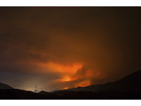 美加多處山林大火「燒6日澆不熄」　上萬居民撤離