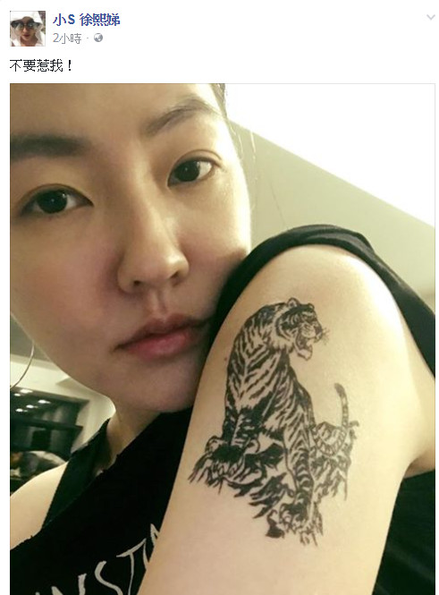 耸肩摆冷酷表情:不要惹我们