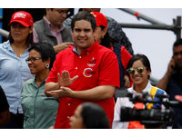 制憲議會獨厚自己人　委內瑞拉總統妻兒都當選代表　　