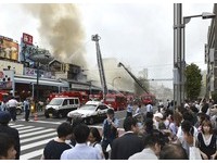 築地市場大火毀7建物…延燒15hrs！90家店斷電　生魚片全報銷