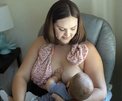 ▲女生胸部爆汗的救星 「毛巾胸罩」限定巨乳人才穿得下!。(图/翻摄tatatowel)
