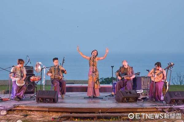 東管處今年辦理第二屆的「月光•海音樂會」活動最後兩場次以「漫遊之歌」為主題,為大家帶來不同的世界音樂與舞蹈表演。(圖／東管處提供）
