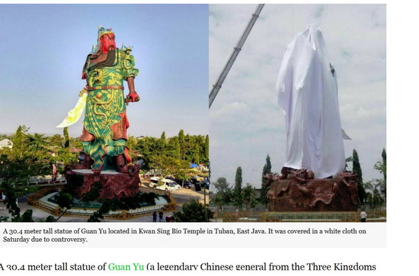 ▲印尼東爪哇一座巨大關公像，遭伊斯蘭教團體用白巾遮蓋(右)，並要求拆除。（圖／翻攝自「雅加達椰子網」)