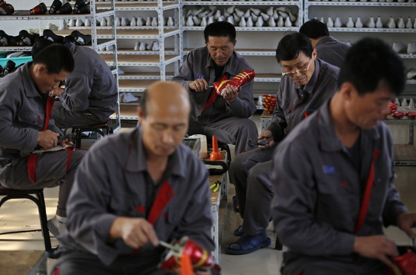 ▲▼北韓工人為中國效勞。（圖／路透社）