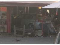 快訊／BMW「故意撞」法國比薩店1死13傷！13歲少女亡、弟重傷