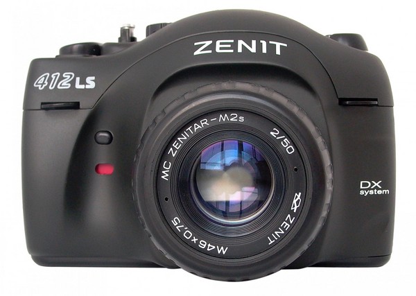 俄國老廠 Zenit 將在 2018 年推出全幅微單眼相機。（圖／翻攝自 Lomography、photorumors）
