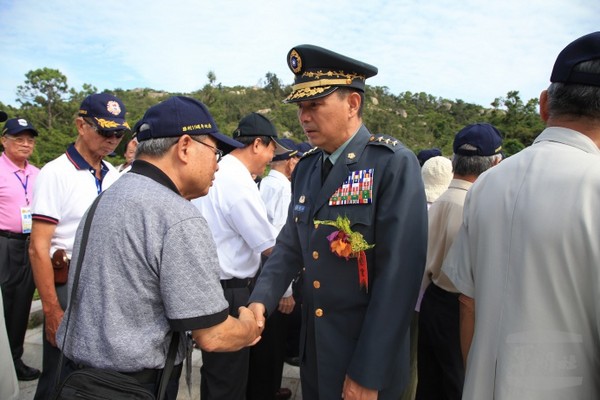 823追思祭悼 参战官兵齐聚金门太武山