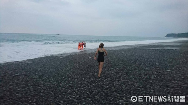 外籍泳客体力不支无法上岸 海巡驰援上岸 | ET