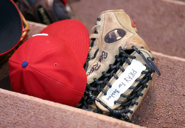 MLB\/手套贴为波士顿祈祷 费城人李维尔演飞扑