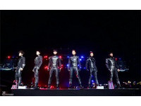 2PM演唱會人山人海　竟靠修圖軟體「複製」粉絲人數！
