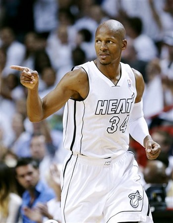 NBA\/艾伦超越大嘴米勒纪录 荣登季后赛三分球