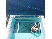 「峇厘島之巔」秘境旅館　懸空游泳池下面是印度洋