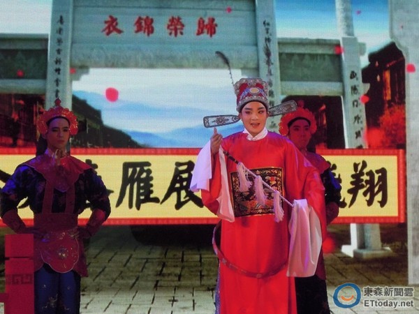 闽剧为福州地方戏《状元游街》是传统闽剧表演戏曲.
