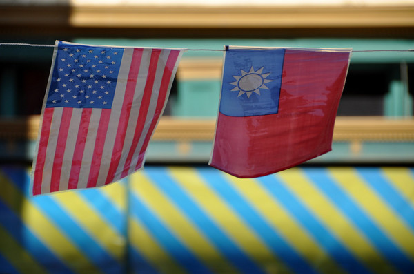 ▲▼美國國旗,台灣國旗。（Photo by Kevin Harber／Flickr）https://flic.kr/p/7EPBVY