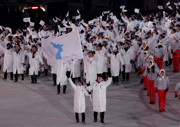 ▲▼冬奧開幕兩韓持統一旗進場 。（圖／路透社）