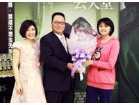 美女主播陈海茵<em>出门</em>两光忘<em>穿胸罩</em>? 羞喊:胸口