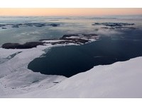 南極冰棚崩壞集中底部　每年融化1.325兆公噸