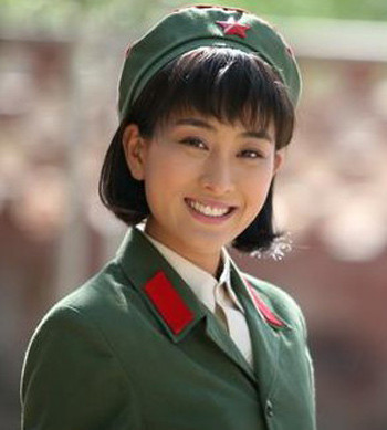 兼具艺人特质和军人正气 盘点解放军7大美女