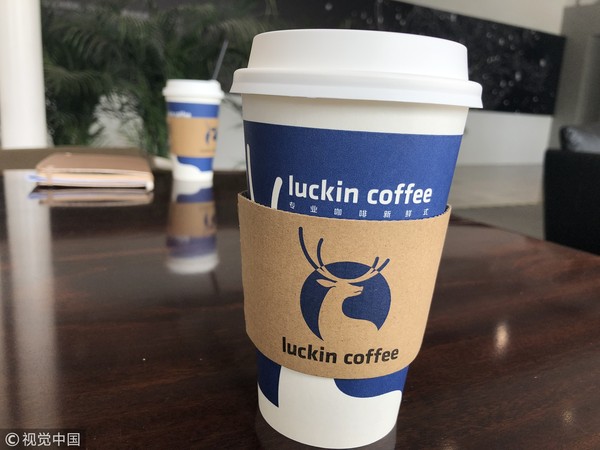 ▲瑞幸咖啡,星巴克,小藍杯。(圖/視覺中國)