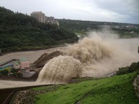 濁清分流奇觀！石門水庫利用蘇力颱風2小時排6萬噸沙