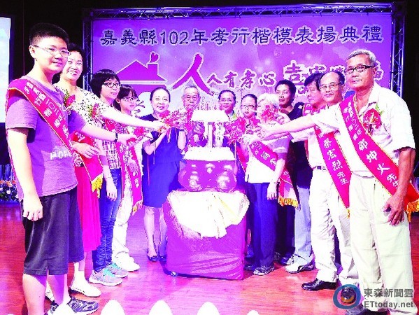 百善孝为先 嘉12孝子女获羔羊跪乳奖座表扬 | 