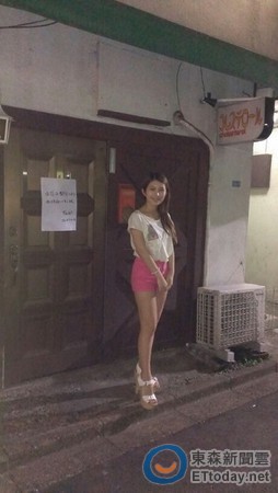 <em>鸡排妹</em>赴日本宣传写真集 粉丝竟送「天气女孩