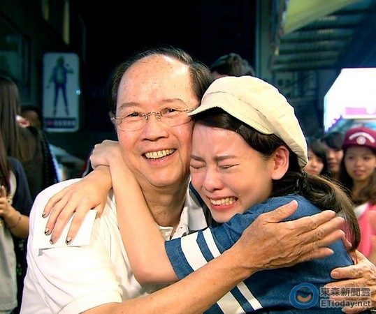 Cindy放弃出国念书闯演艺圈 压力太大一见父亲