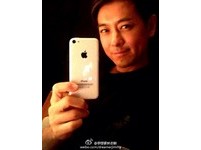 林志穎把玩iPhone 5C？　萬網友搶轉發：他又勝利了！