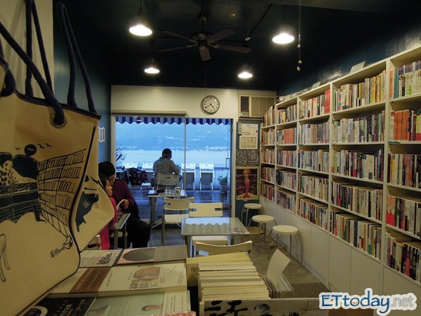 【照片】淡水小书店成为「街猫避风港」 | 宠物
