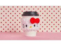 買熱咖啡就送！日本便利商店LAWSON推「Hello Kitty杯套」超Q