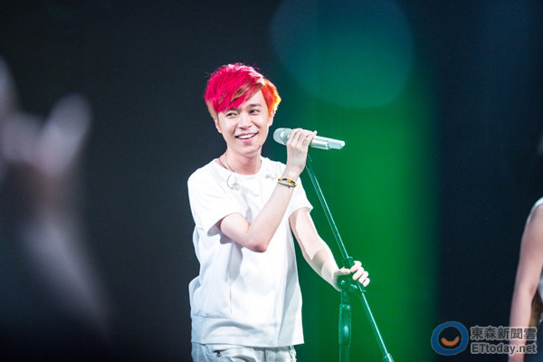 苏打绿青峰抱病烧歌魂北京开唱:没在怕!充满存