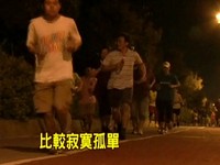 夜間路跑超夯商機大！業者：不是螢光的不賣