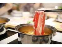 培根冰棒超酷！肉大人「培培豬番茄鍋」　再加麻辣麵更過癮