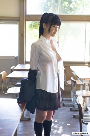日超胸国中生「星名美津纪」推新写真 蹦出h弹太犯规