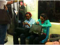 破解！年輕戴耳機　老了戴助聽器？