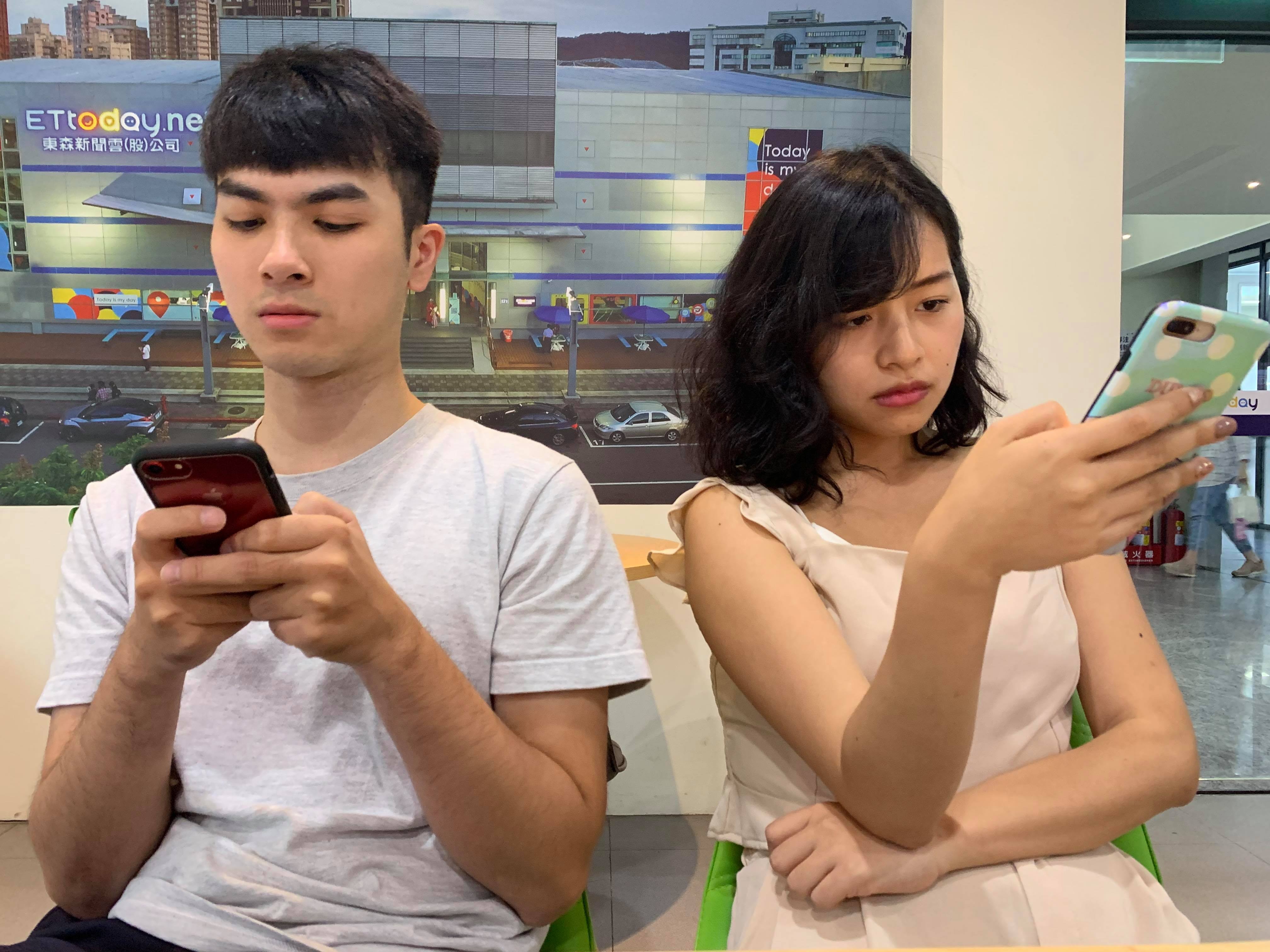 男友疯打手游! 专家曝「小心机3招」夺回他的心.地雷话一说更惨