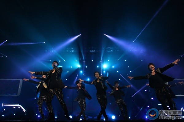 韩团INFINITE脱衣露肌诱<em>台妹</em> 开唱撂<em>中文</em>诚意