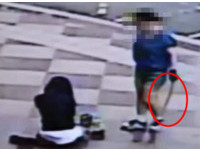 高中女蹺課被罰當街掌嘴　母飆罵持水管瘋狂抽打